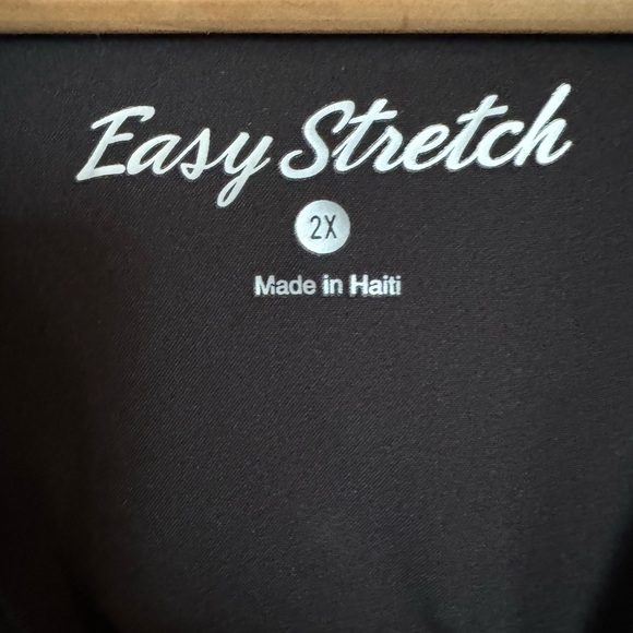 2 @ Easy stretch scrub top with hood and banded waist. ❤️❤️ black - Picture 5 of 9
